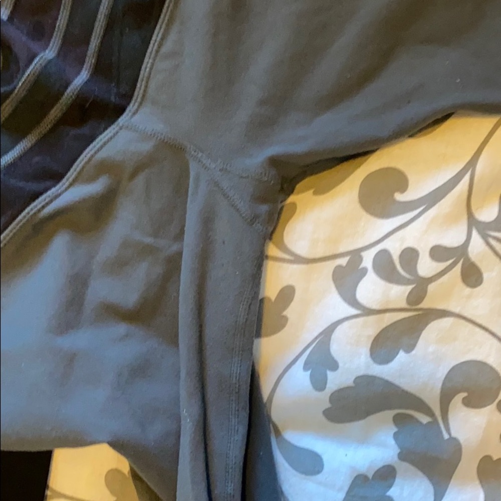 Lululemon Crops - Picture 2 of 2